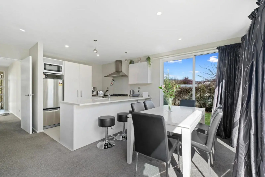 Hideaway on Hunter - Wanaka Holiday Home