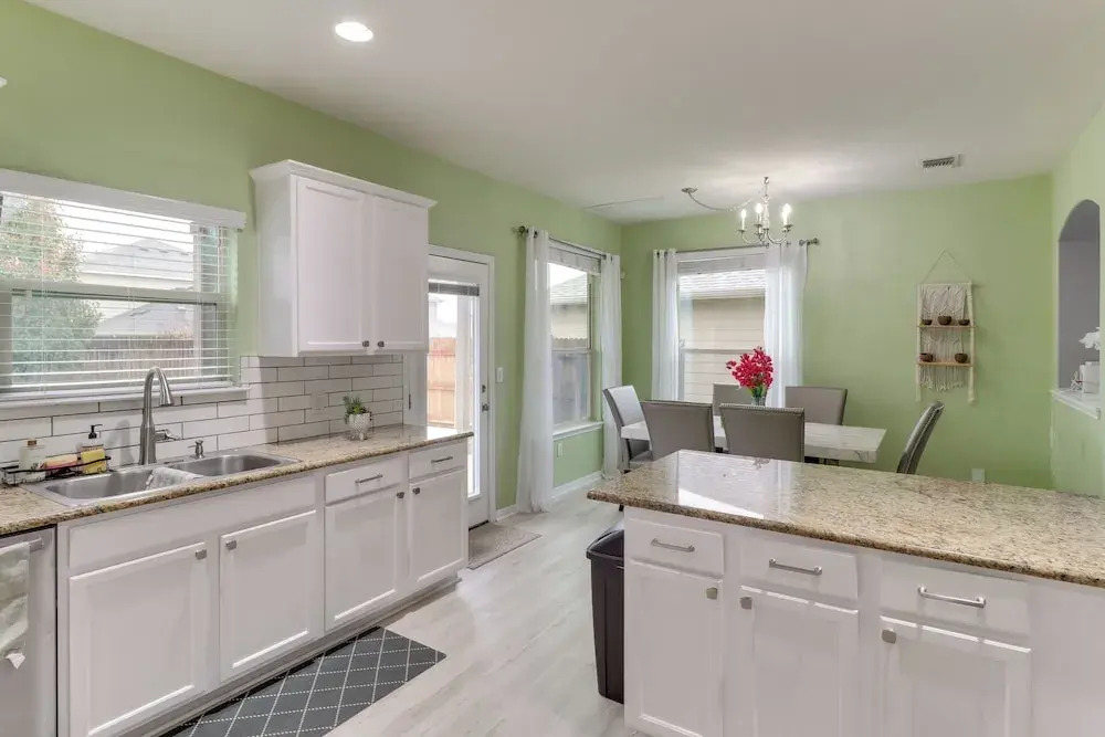 17 Mi to Dtwn Austin! Family Escape w/ Pool Access