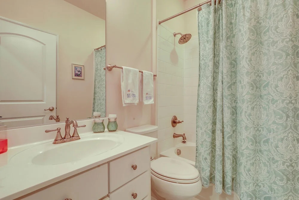 Shuttle to Beach: Shore Thing Home in Ocean View