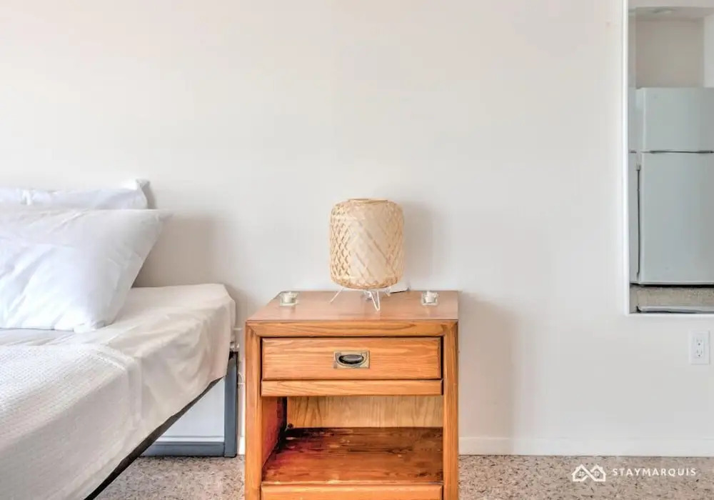 435 East Lake