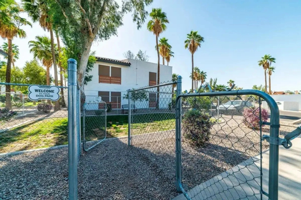 34B- Modern studio condo heated pool and dog park