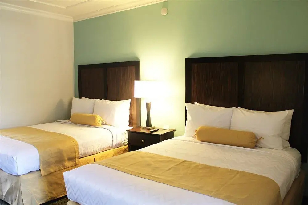 Irvine Inn & Suites