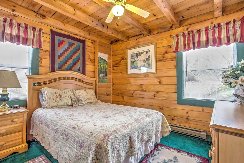 Serene Cabin in the Smokies w/ 2 Decks & Hot Tub!