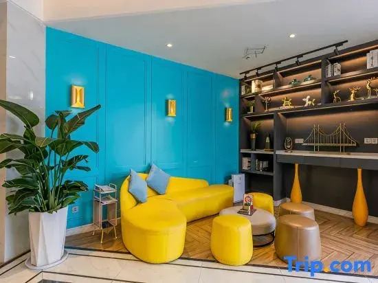Magnotel Hotel (Wuhan Wushang Dream Times Baotong Temple Subway Station)