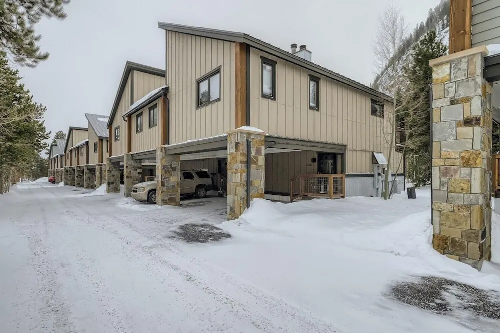 Windwood Minium C-3 2 Bedroom Condo by RedAwning
