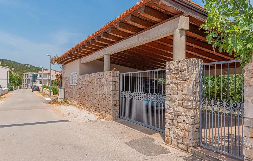 Stunning Home in Tribunj-sovlje With Wifi and 6 Bedrooms