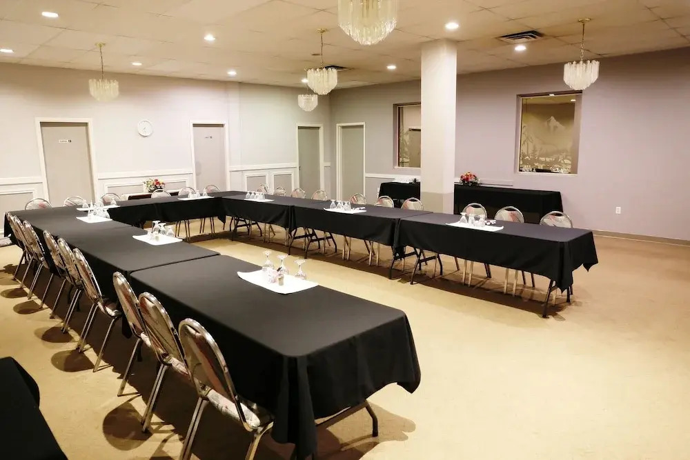 Tamarack Motor Inn