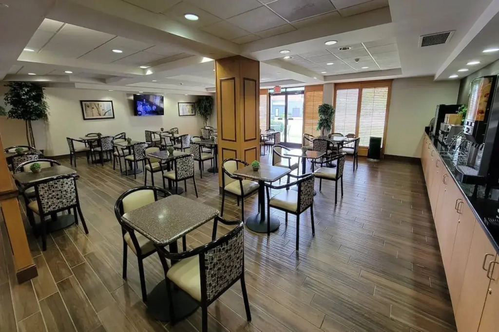Holiday Inn Express Fayetteville Fort Bragg by IHG