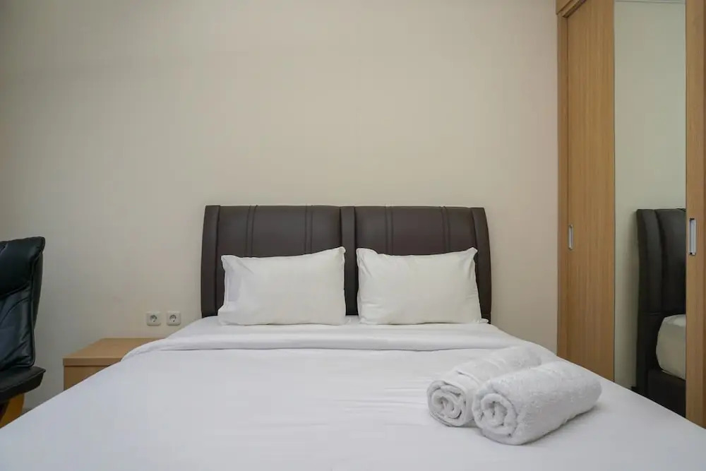 Elegant and Tidy Studio Apartment @ Menteng Park By Travelio