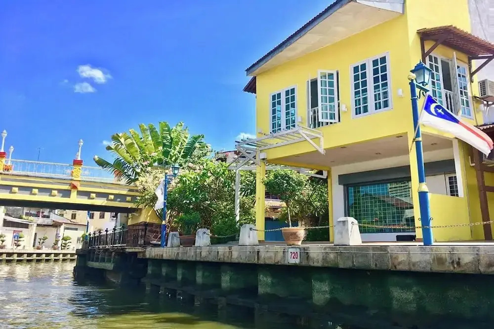 Sleepy Nomad Hostel