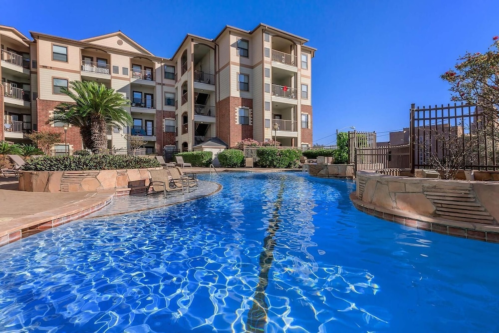 Landing Apartments near Downtown Corpus Christi