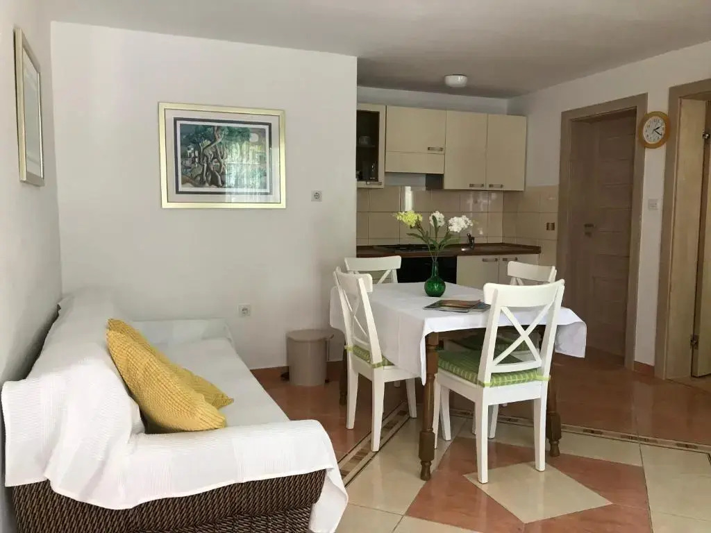 Apartments Biskup