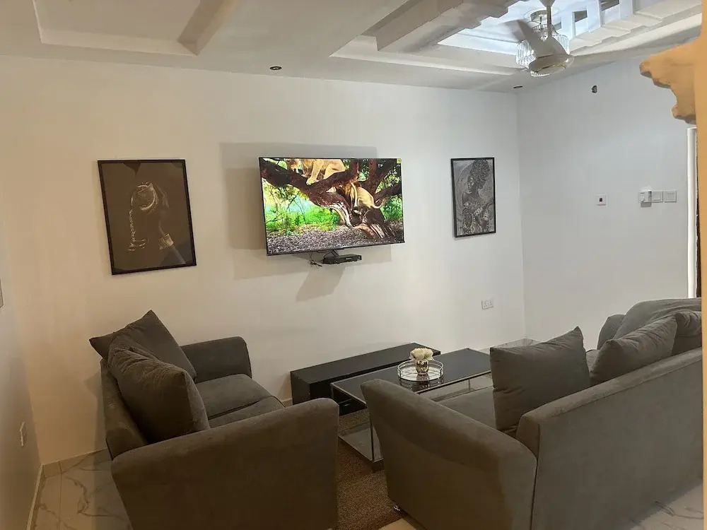 Star Light Apt #3 - The Retreat Apartments