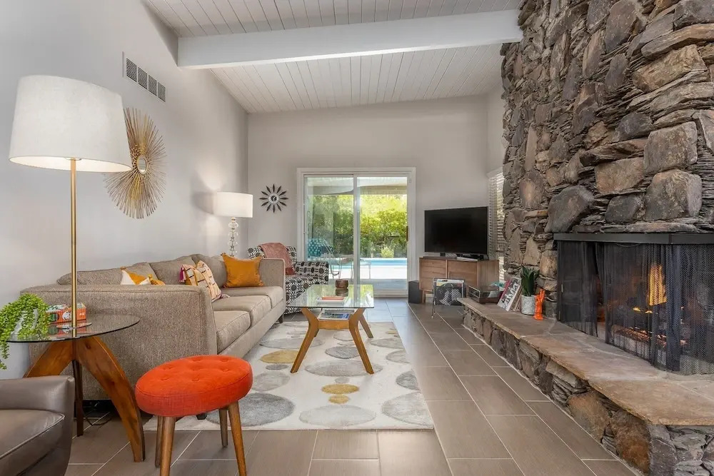 581 E Laurel Cir Home by RedAwning