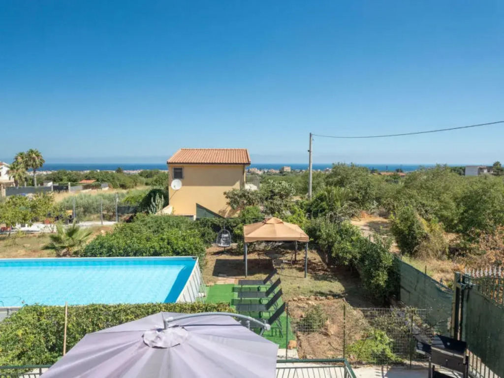 Holiday Home Alice by Interhome