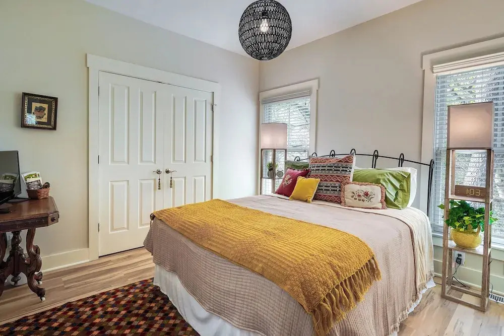 Charming Granville Home w/ Porch - Walk Downtown!