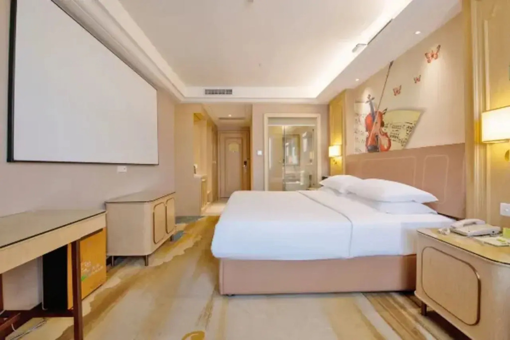 Vienna Hotel (Shenzhen Buji Metro Station)