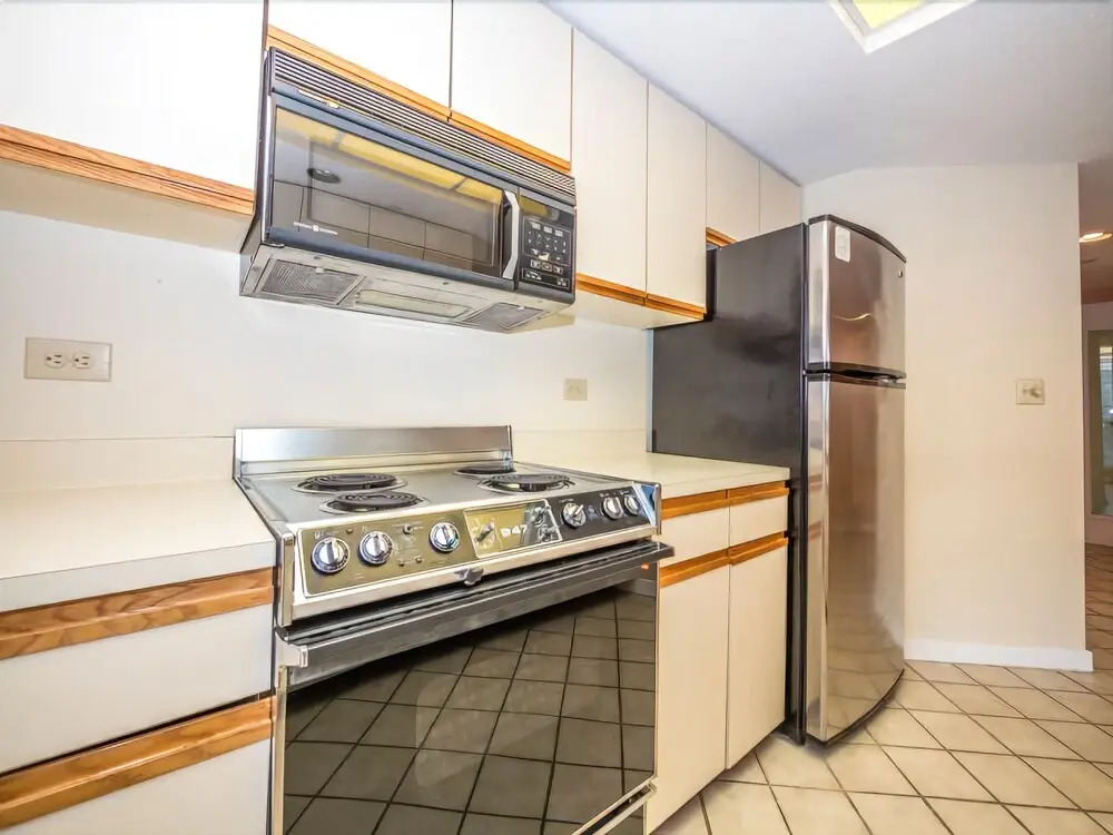 Barrington Court 417 - One Bedroom Condo