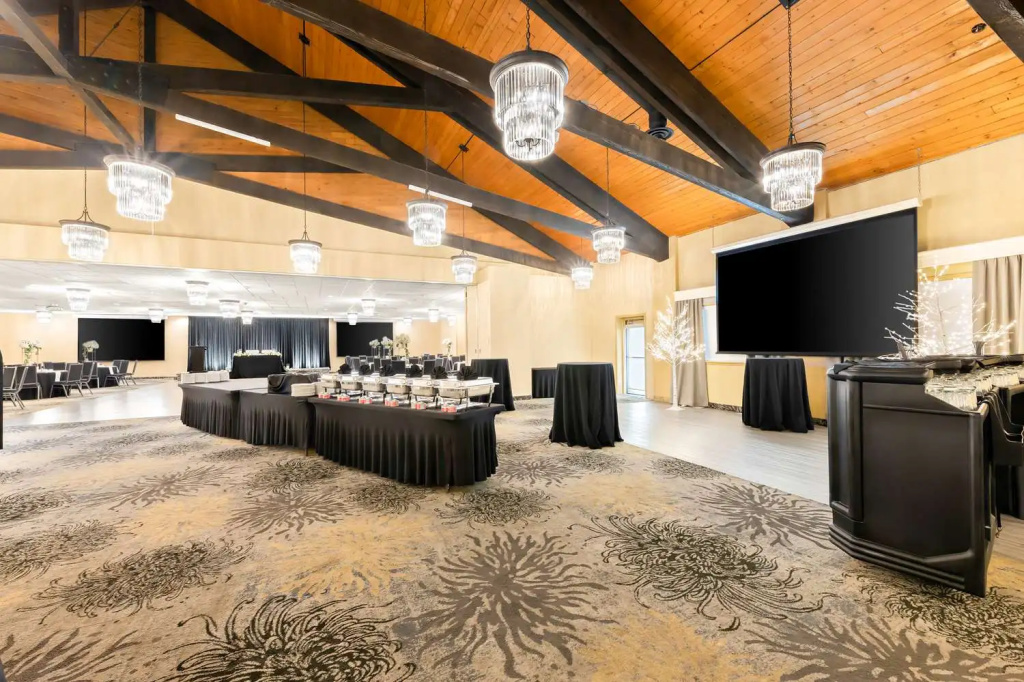 Best Western Plus NorWester Hotel & Conference Centre