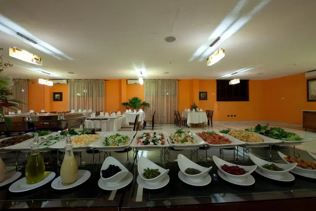 Oak Plaza Hotels East Airport