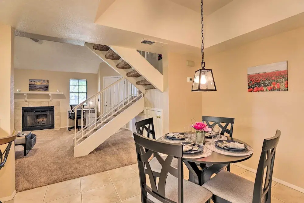 Gilbert Townhome w/ Easy Access to Phoenix!
