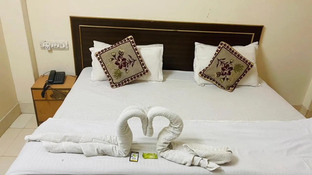 ADB Rooms Hotel Vallabh Darshan
