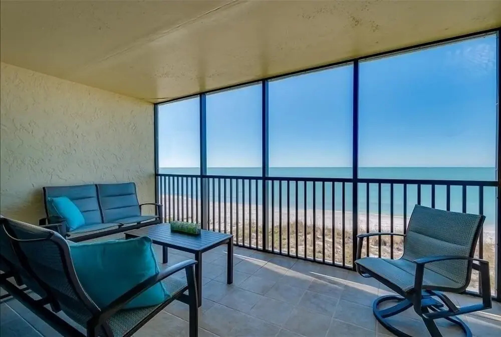Sea Oats 215 2 Bedroom Home by RedAwning