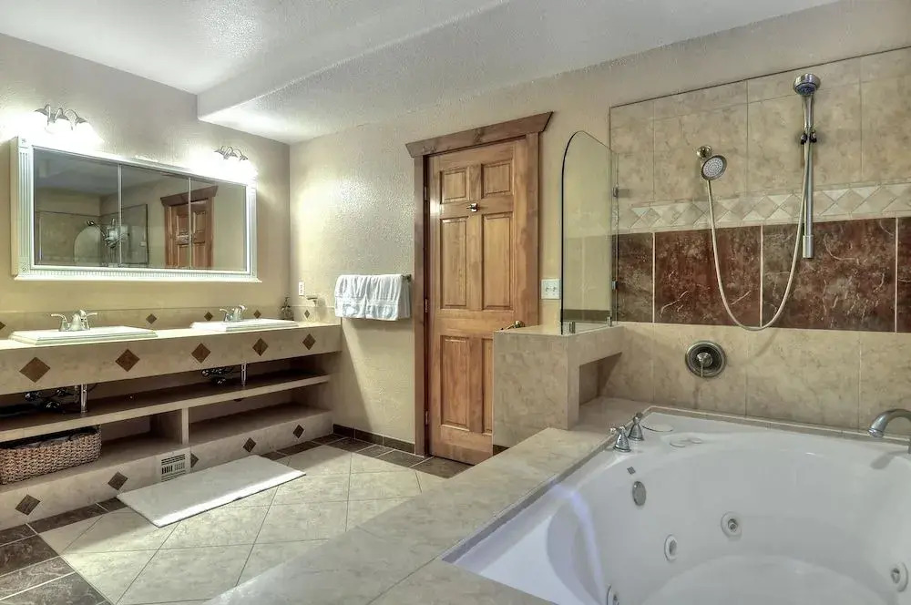 No 2 Luxurious Castle Glen Estate
