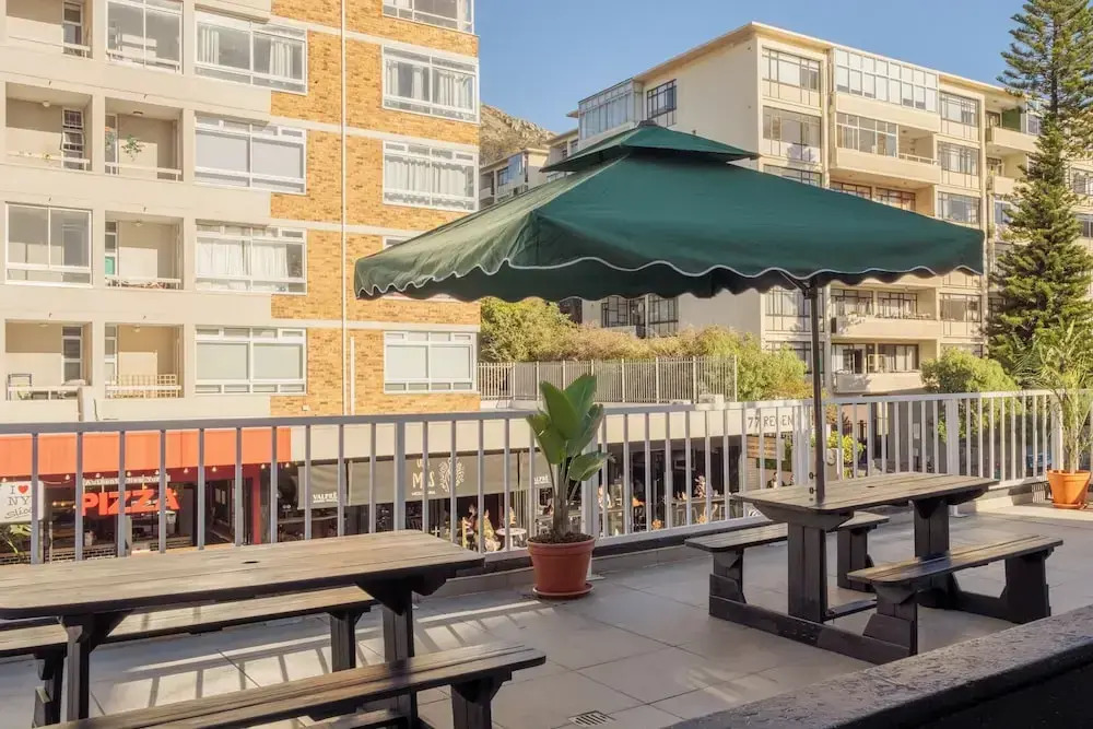 Foools Inn - Trendy Rooms available in the Heart of Sea Point