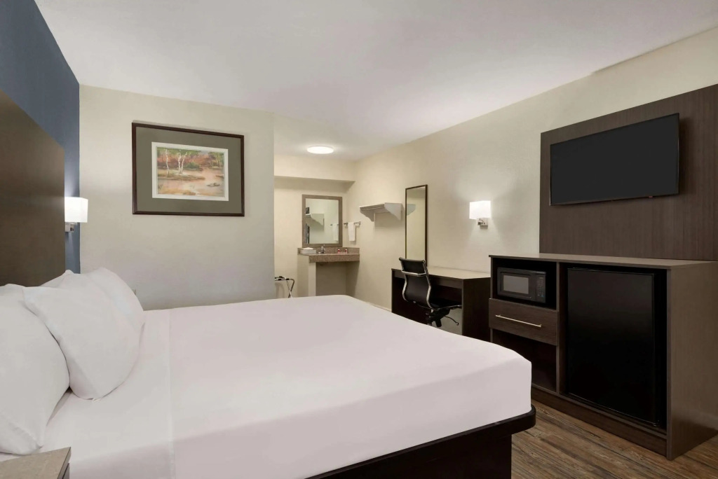 Days Inn by Wyndham Lawton