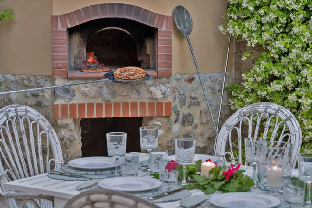 Villa Relais at the gates of Chianti-Relais "Le Fornacelle"