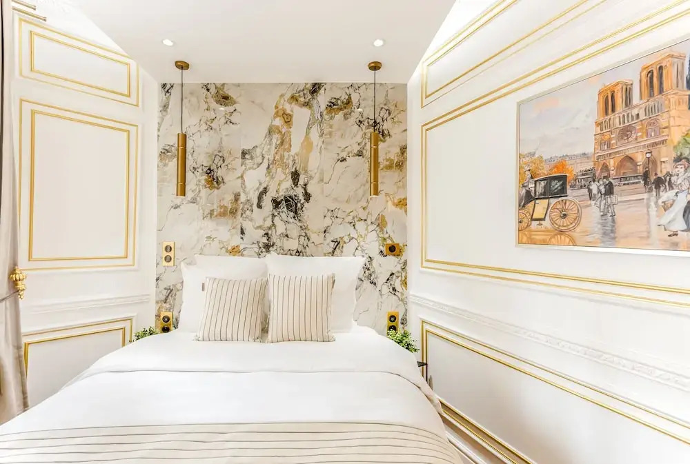 Luxury 2 Bedroom Apartment  Eiffel Tower