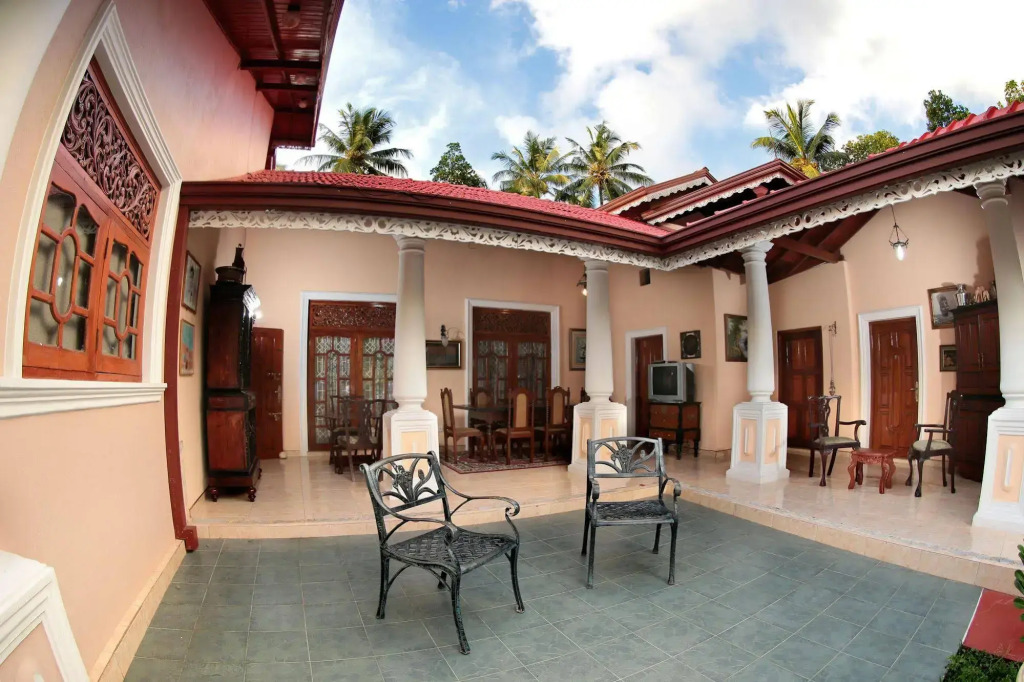 Airport Square Villa
