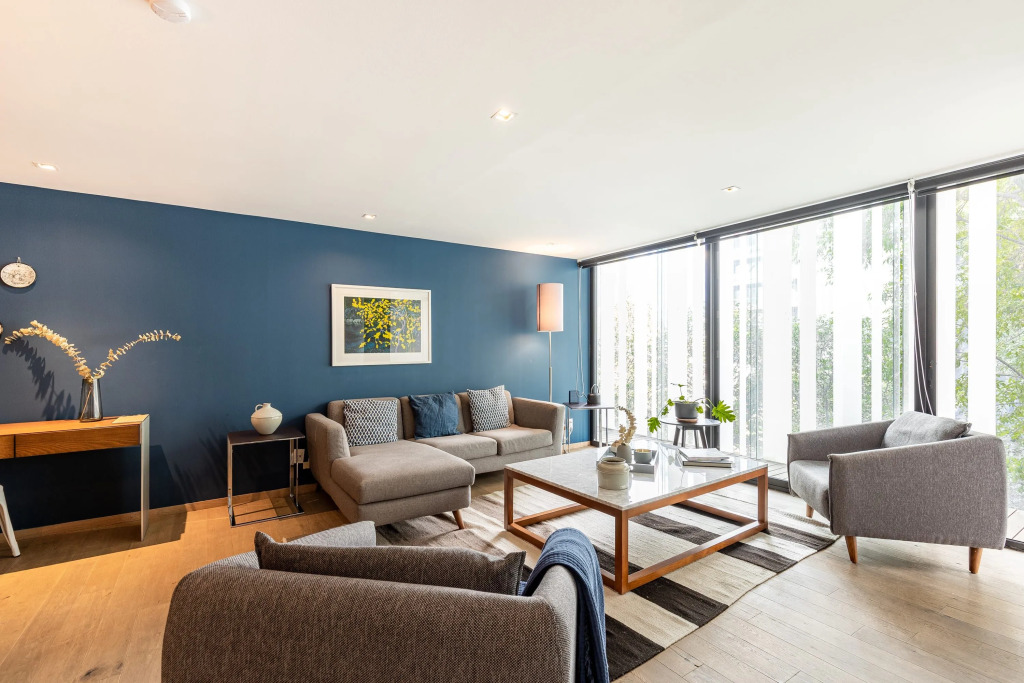 Executive 1BR Oasis With Kitchen & Private Balcony