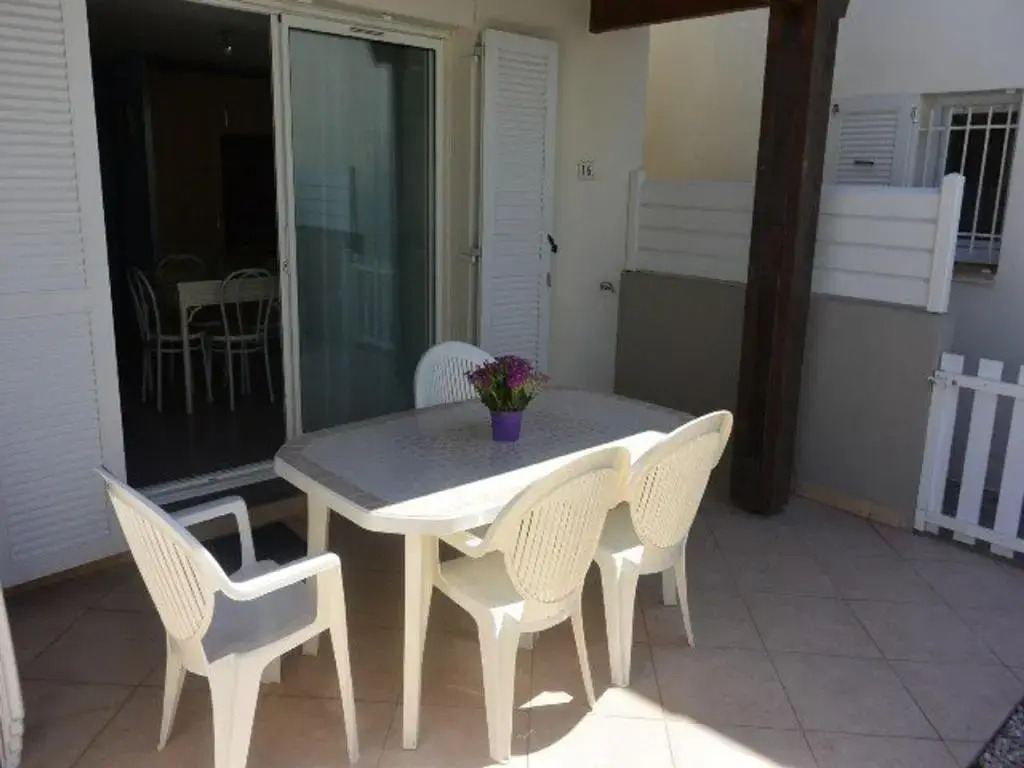 Villa climatisée pour 6 avec piscine et parking proche plage - FR-1-607-42