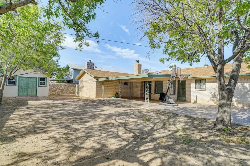 Pet-friendly El Paso Home ~ 9 Mi to Fort Bliss!