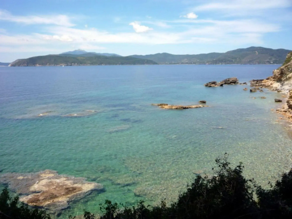 Terraced houses in a quiet seafront area with panoramic views.-Colibrì 1
