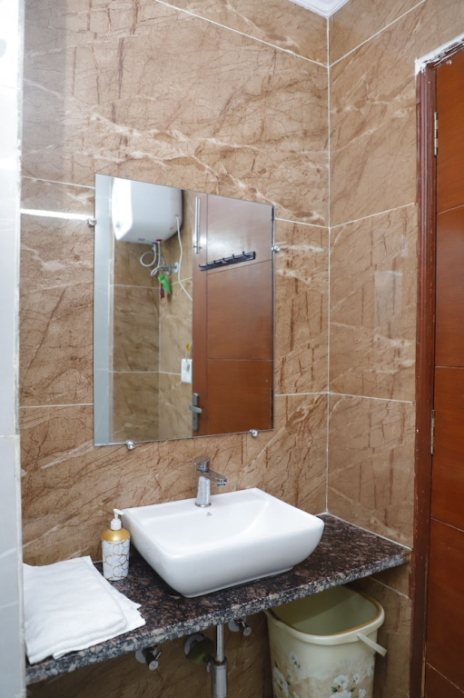 Stella Homestay Near Yashobhoomi with Rooftop