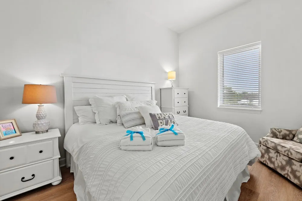 Remarkably Updated 3/2 in Seagrove Highlands - Gulf Views Sleeps 9