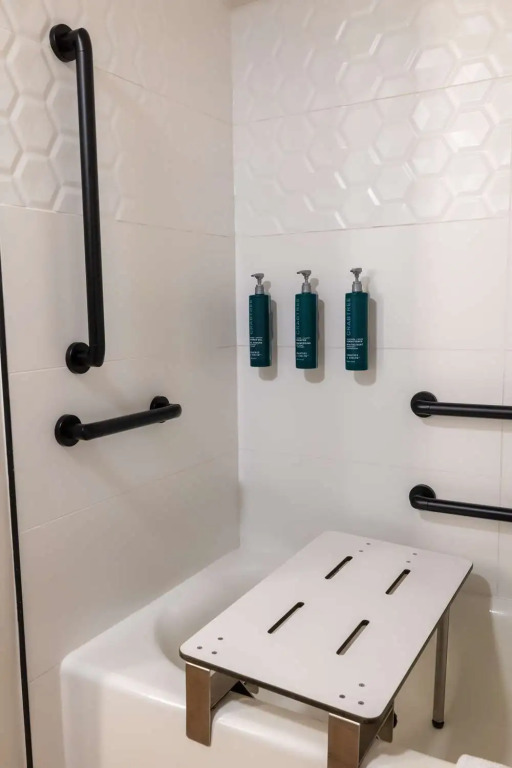 DoubleTree by Hilton Tinton Falls-Eatontown