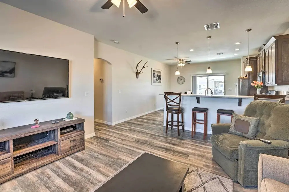 Pet-friendly Retreat - 1 Block to Colorado River!
