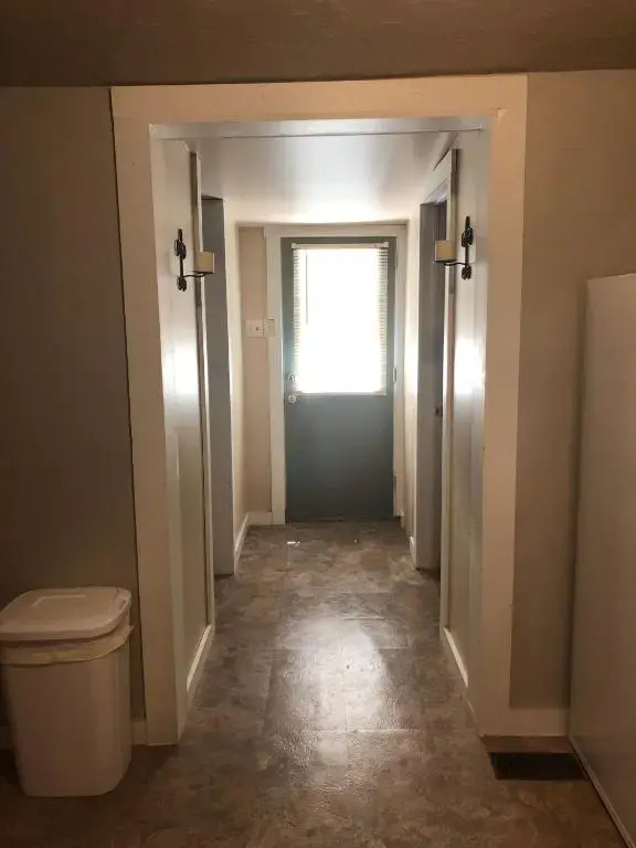 Downtown 2 Bedroom Cottage, Sleeps 6, Walking Distance to Honeywell, Downtown Restaurants, Shopping