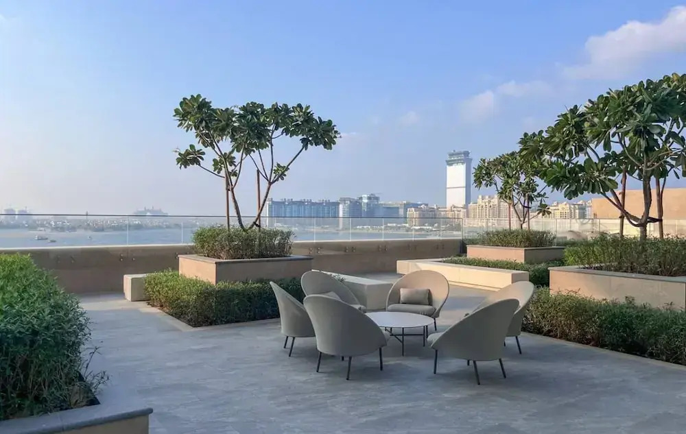 Modern 2BR w Direct Beach Access Emaar Beachfront