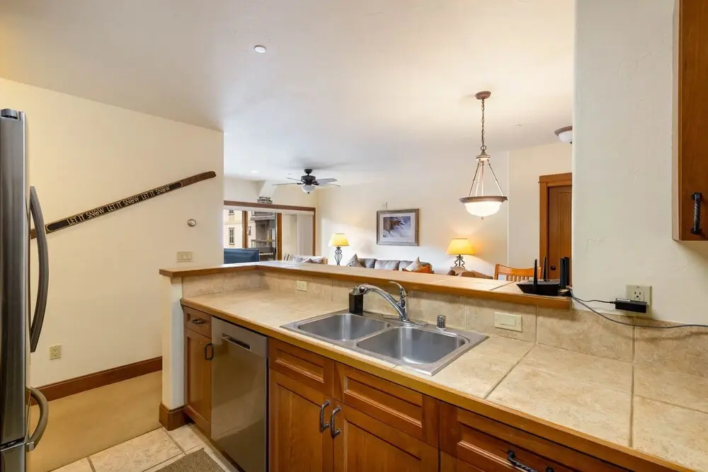 212 Oro Grande 2 Bedroom Condo by Redawning