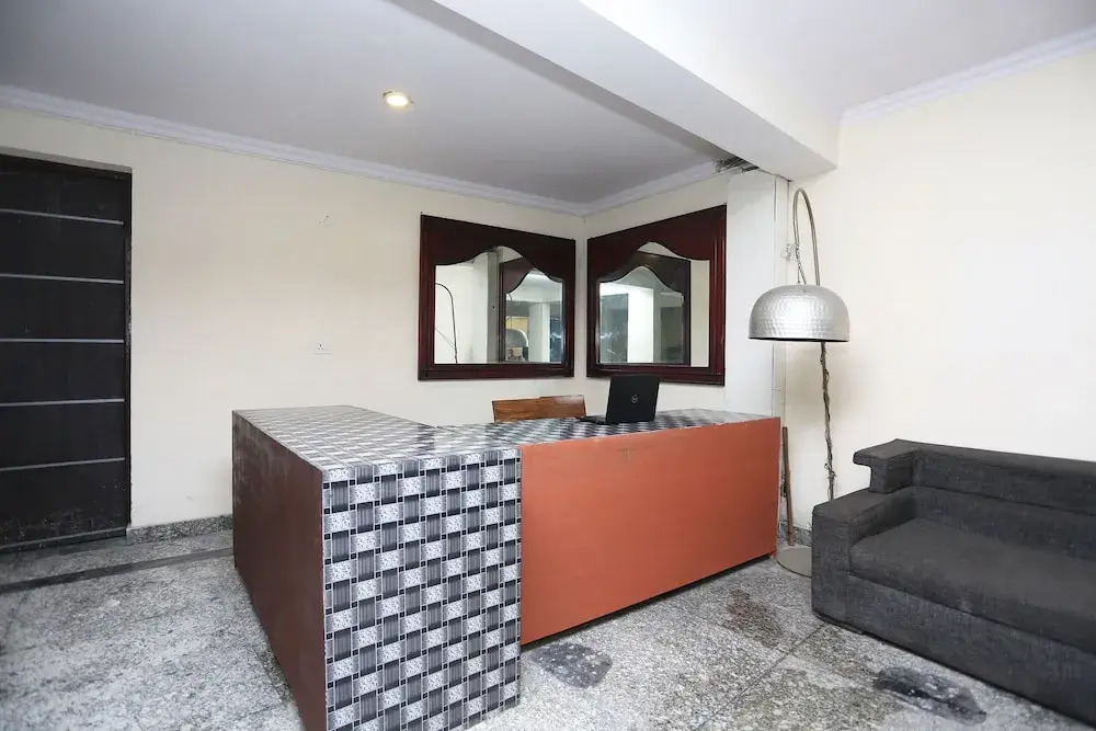 Oyo 28670 Hotel Dev Palace