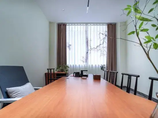 Swallow Return Hotel (Hengji Plaza Food City, Baise Youjiang District)
