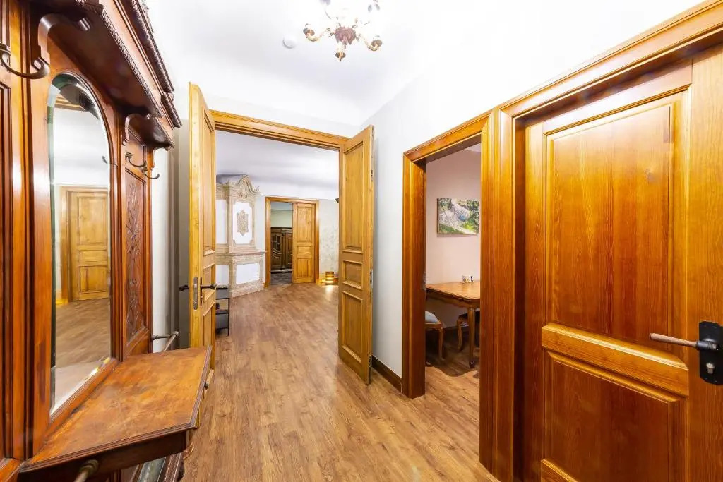 Ancient Storie's AP 65sqm Renovated Free parking