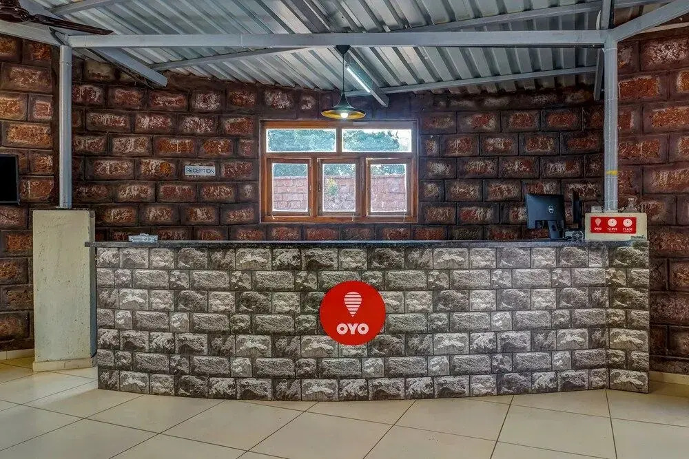 OYO 11898 Hotel Vhyomaan