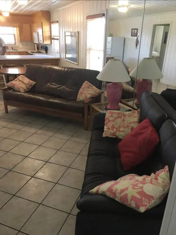 BEACHY -Ideal for 10-12 but will sleep 18 Holiday home 4 BestStayz.1