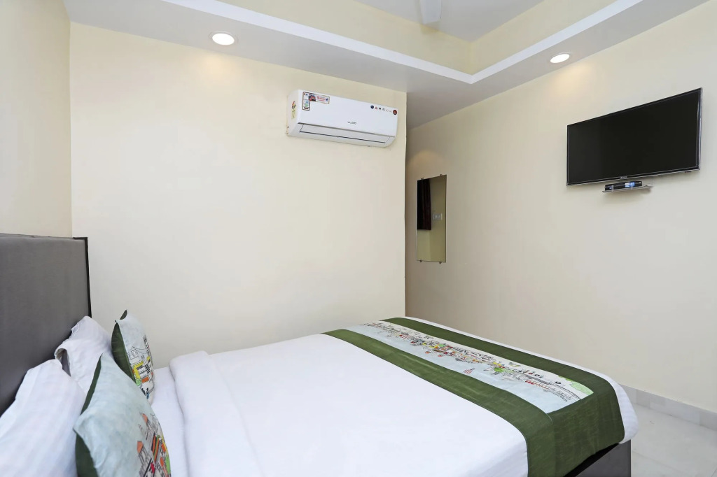 OYO 9193 Hotel Maple